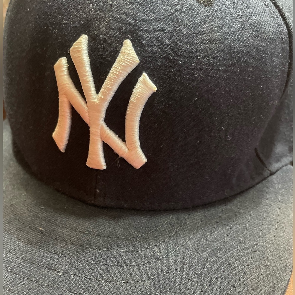 New Era Navy Blue Yankees Fitted Cap w/ Black Brim